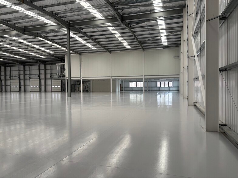 Westway, Chelmsford to rent - Building Photo - Image 3 of 4
