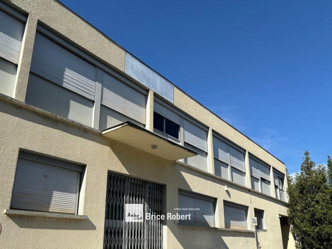 Light Industrial in Decines Charpieu for sale Building Photo- Image 1 of 7