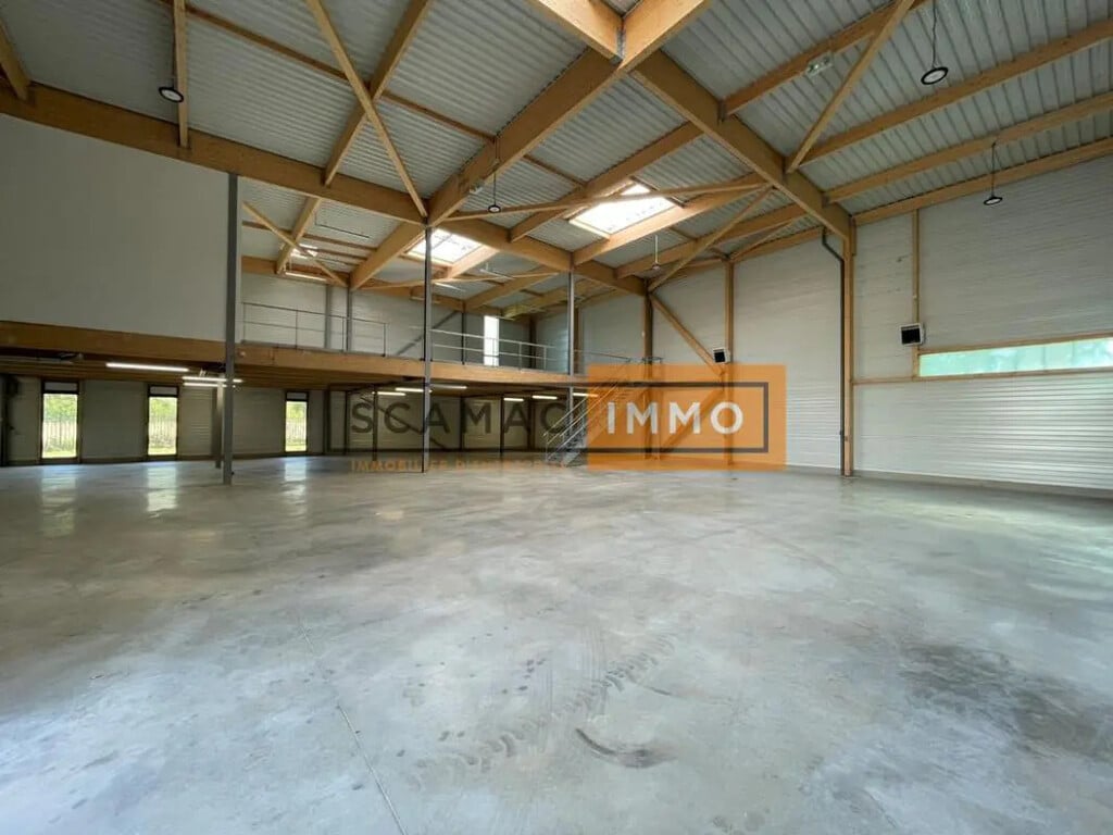 Location Entrepôt 954 m² - Photo 1