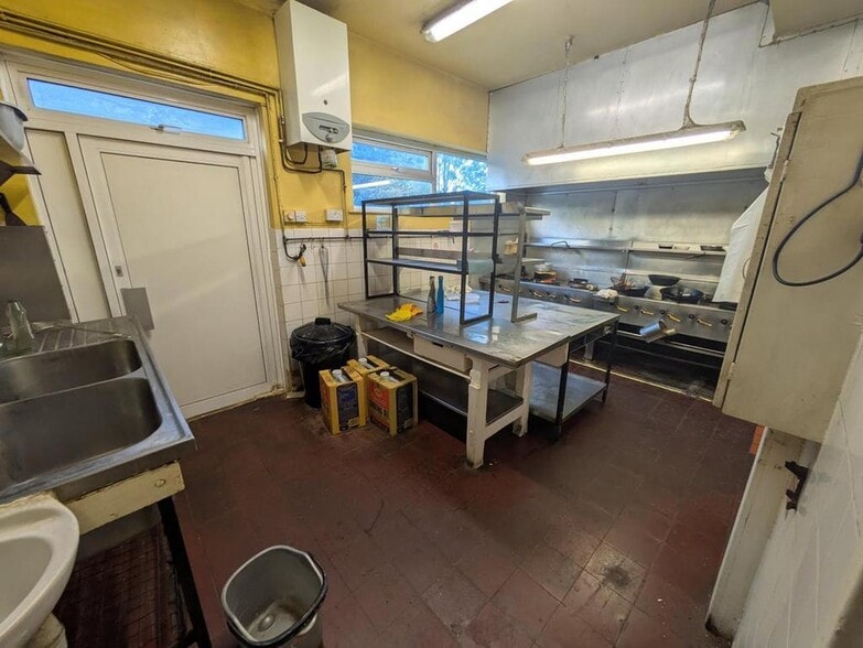 7 Creswell Corner, Woking for sale - Building Photo - Image 3 of 4