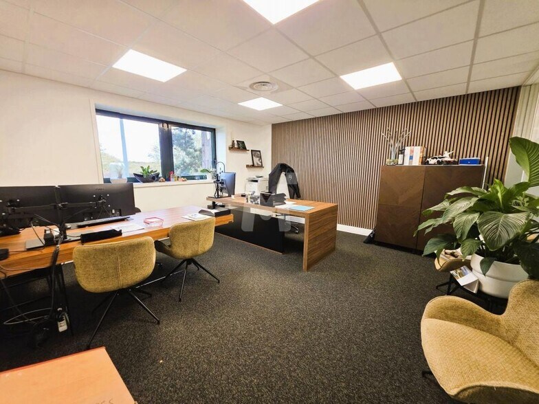Office in Évry-Courcouronnes to rent - Interior Photo - Image 1 of 11