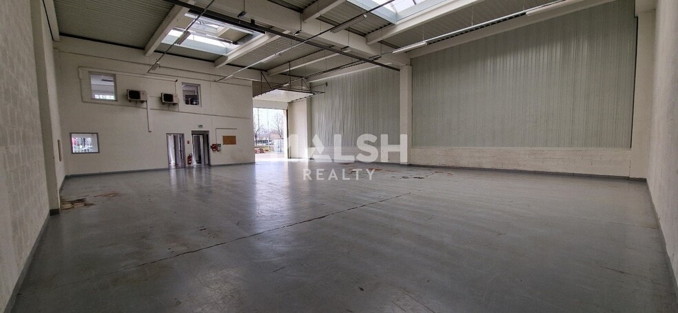 15 Rue Jean Zay, Saint-Priest to rent - Building Photo - Image 3 of 8