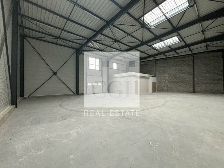 45 Boucle De La Ramée, Saint-Quentin-Fallavier for sale - Building Photo - Image 2 of 20