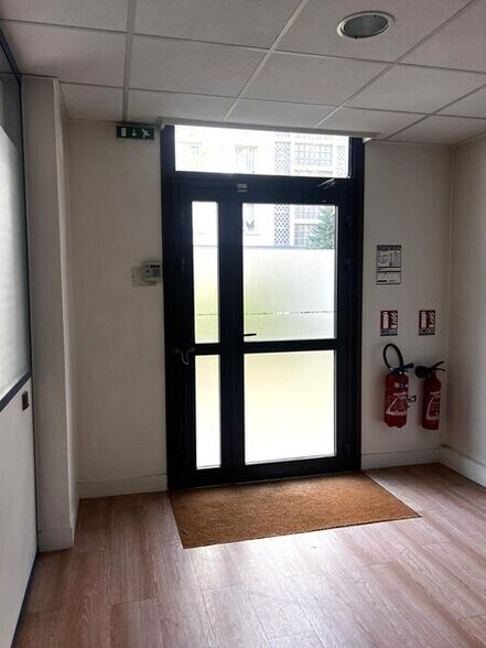 Office in Lyon to rent - Interior Photo - Image 2 of 6
