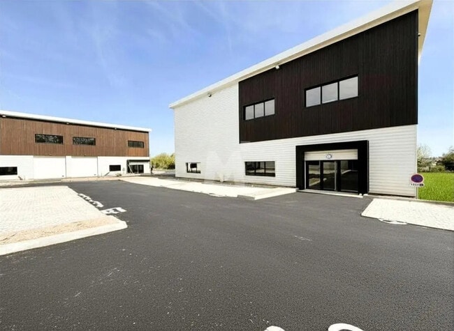 Vente Local d'activités 367 m² à 4 603 m²