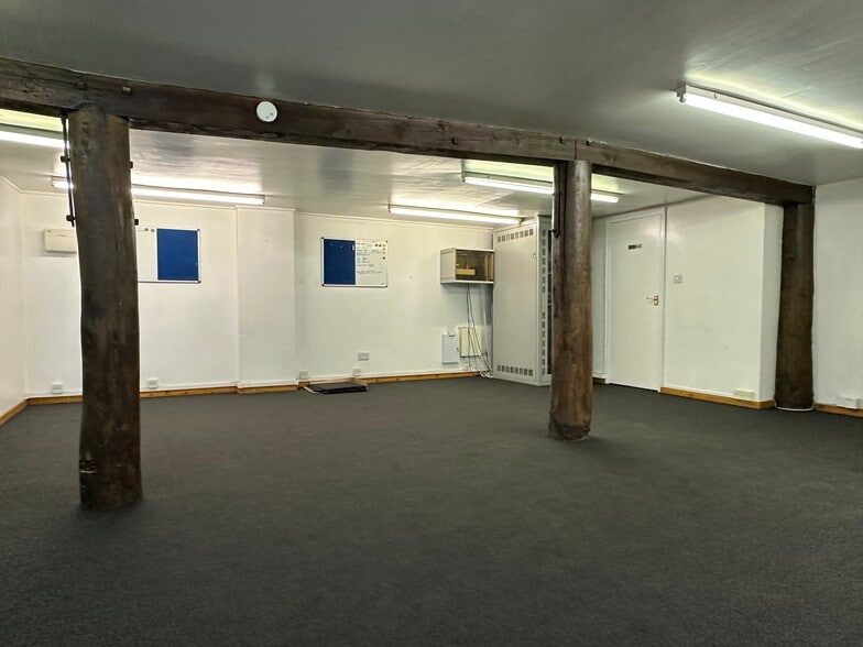 Packington Hayes, Tamworth Road, Lichfield to rent - Interior Photo - Image 3 of 10