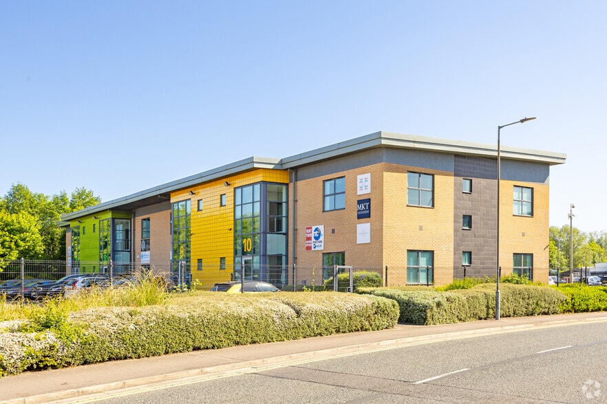 Henry Boot Way, Hull to rent - Building Photo - Image 2 of 4