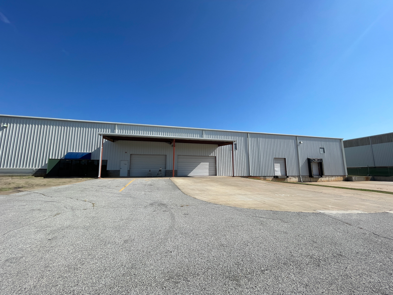 310 E Commercial Ave, Lowell, AR for rent - Building Photo - Image 2 of 17