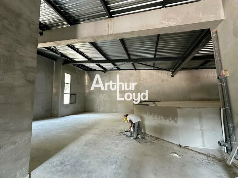 Light Industrial in Nice for sale - Interior Photo - Image 3 of 3