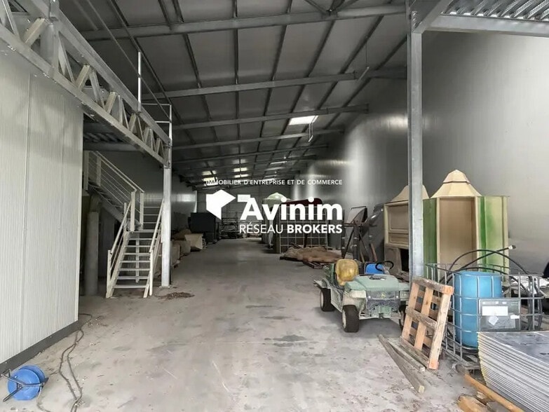 Light Industrial in Gémenos to rent - Interior Photo - Image 2 of 5