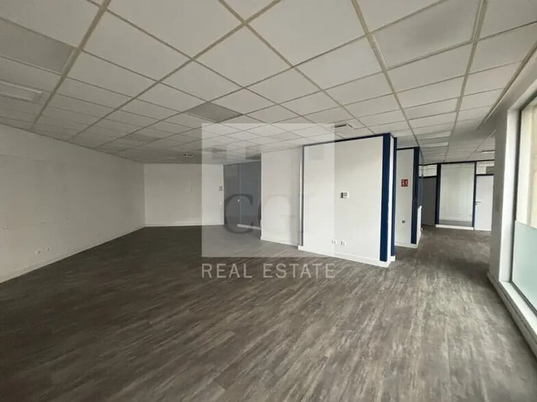 7 Avenue Antoine Dutriévoz, Villeurbanne to rent - Building Photo - Image 3 of 9