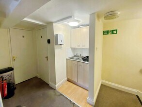 58 St Marys Butts, Reading to rent Interior Photo- Image 2 of 6