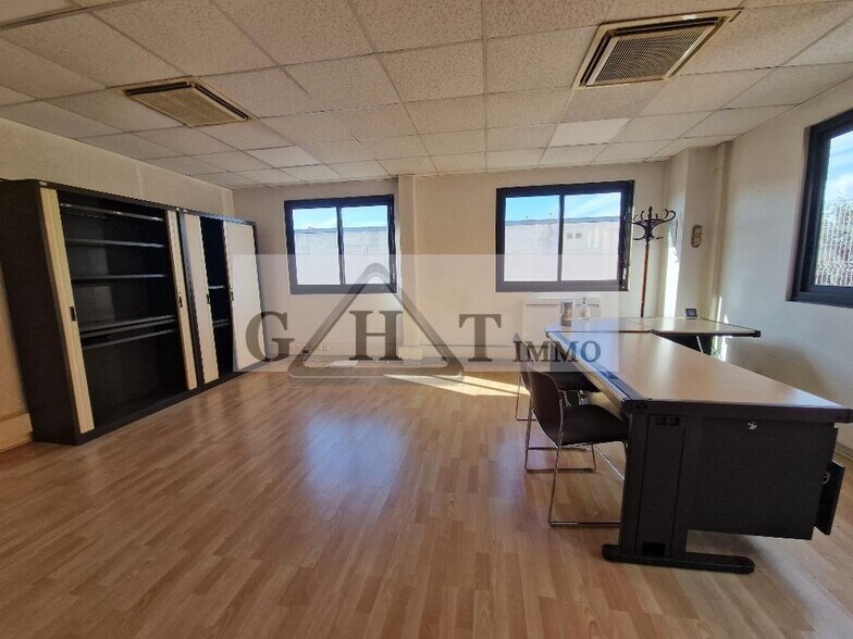 Office in Bobigny to rent - Interior Photo - Image 2 of 5