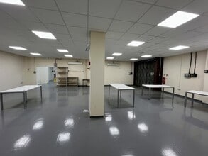 Airport Service Rd, Portsmouth to rent Interior Photo- Image 1 of 8