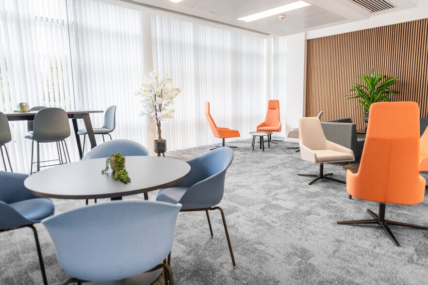 7 Phoenix Crescent, Bellshill to rent - Building Photo - Image 3 of 5