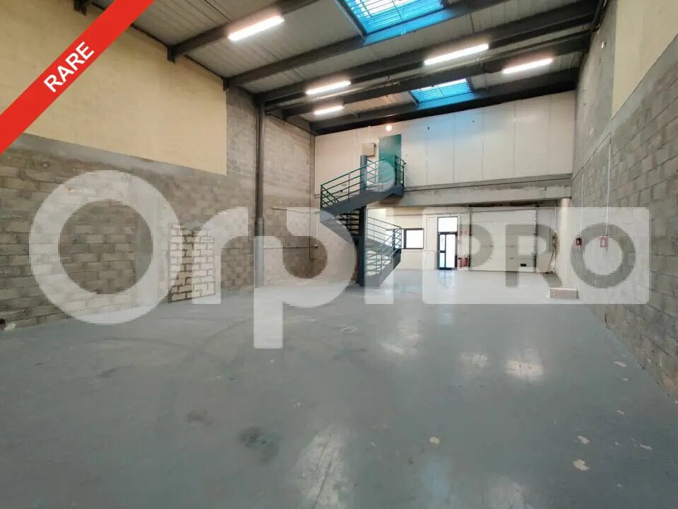 Light Industrial in Bondoufle to rent Interior Photo- Image 1 of 5