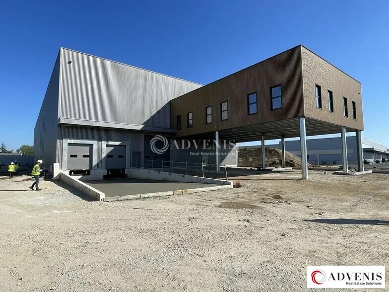 Light Industrial in Blanquefort to rent - Building Photo - Image 1 of 10