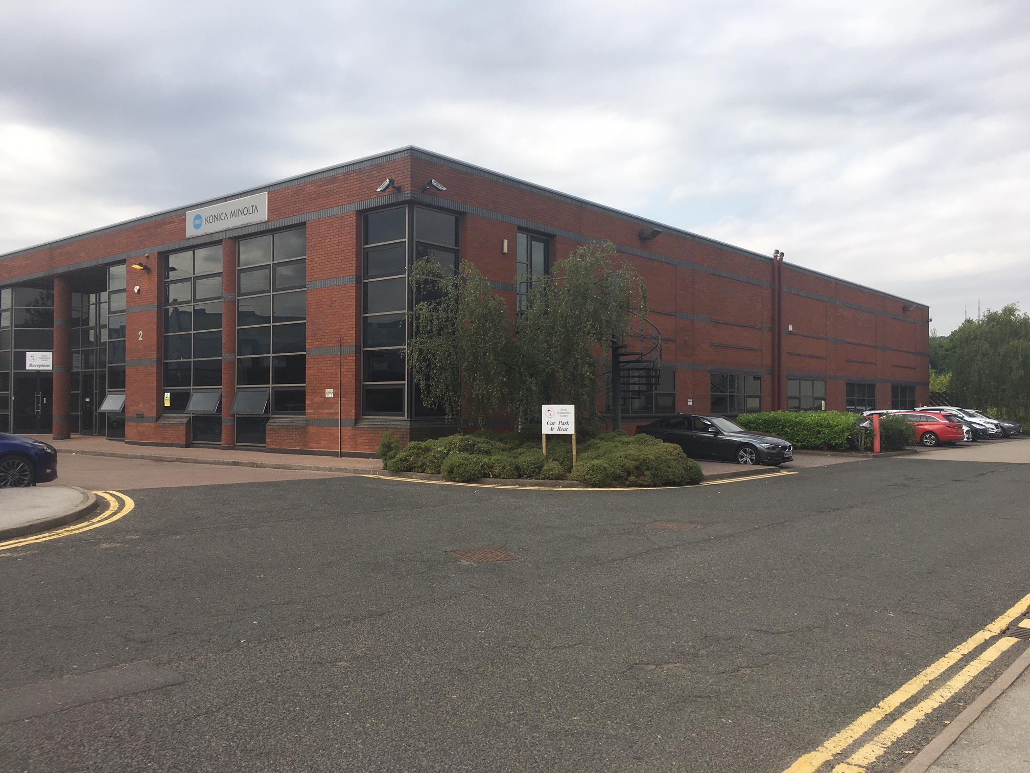 Rounds Green Rd, Oldbury to rent Building Photo- Image 1 of 2