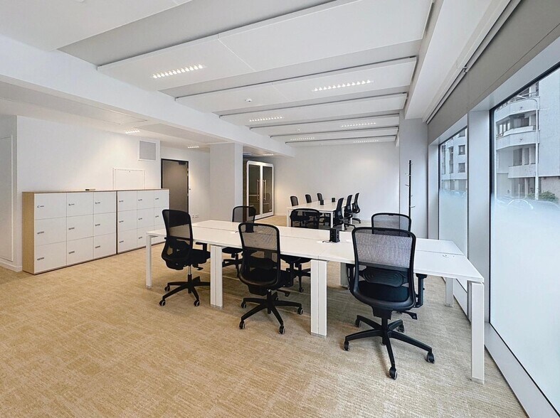 Office in Lyon to rent - Building Photo - Image 3 of 12