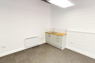 Brogdale Rd, Faversham to rent Interior Photo- Image 2 of 3