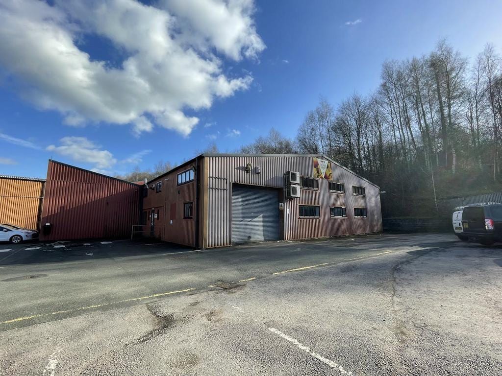 Fynney Fields, Leek to rent Building Photo- Image 1 of 15