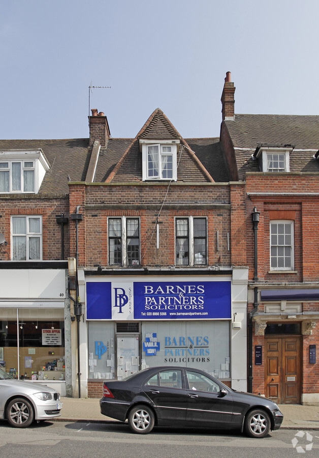 38 Bridge St, Pinner HA5 3JF