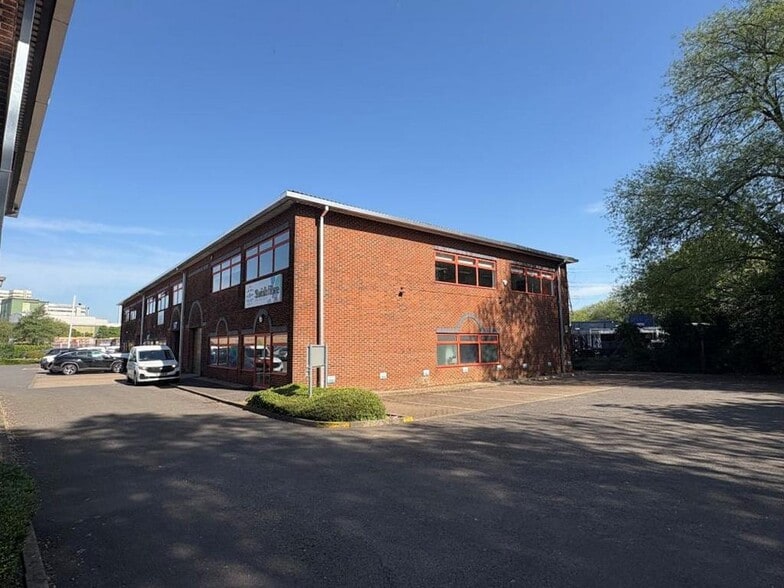 3 Canada Close, Banbury to rent - Building Photo - Image 2 of 12