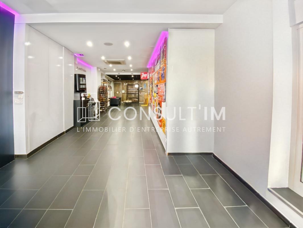 Office in Puteaux for sale Lobby- Image 1 of 8