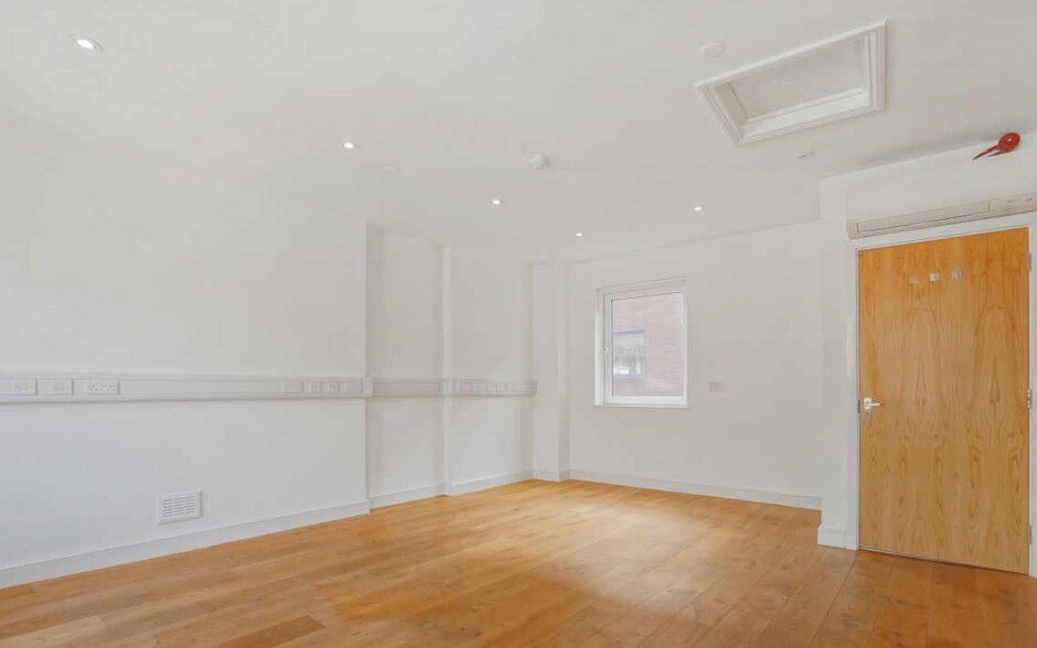 17A-21A Clerkenwell Rd, London to rent - Interior Photo - Image 2 of 31