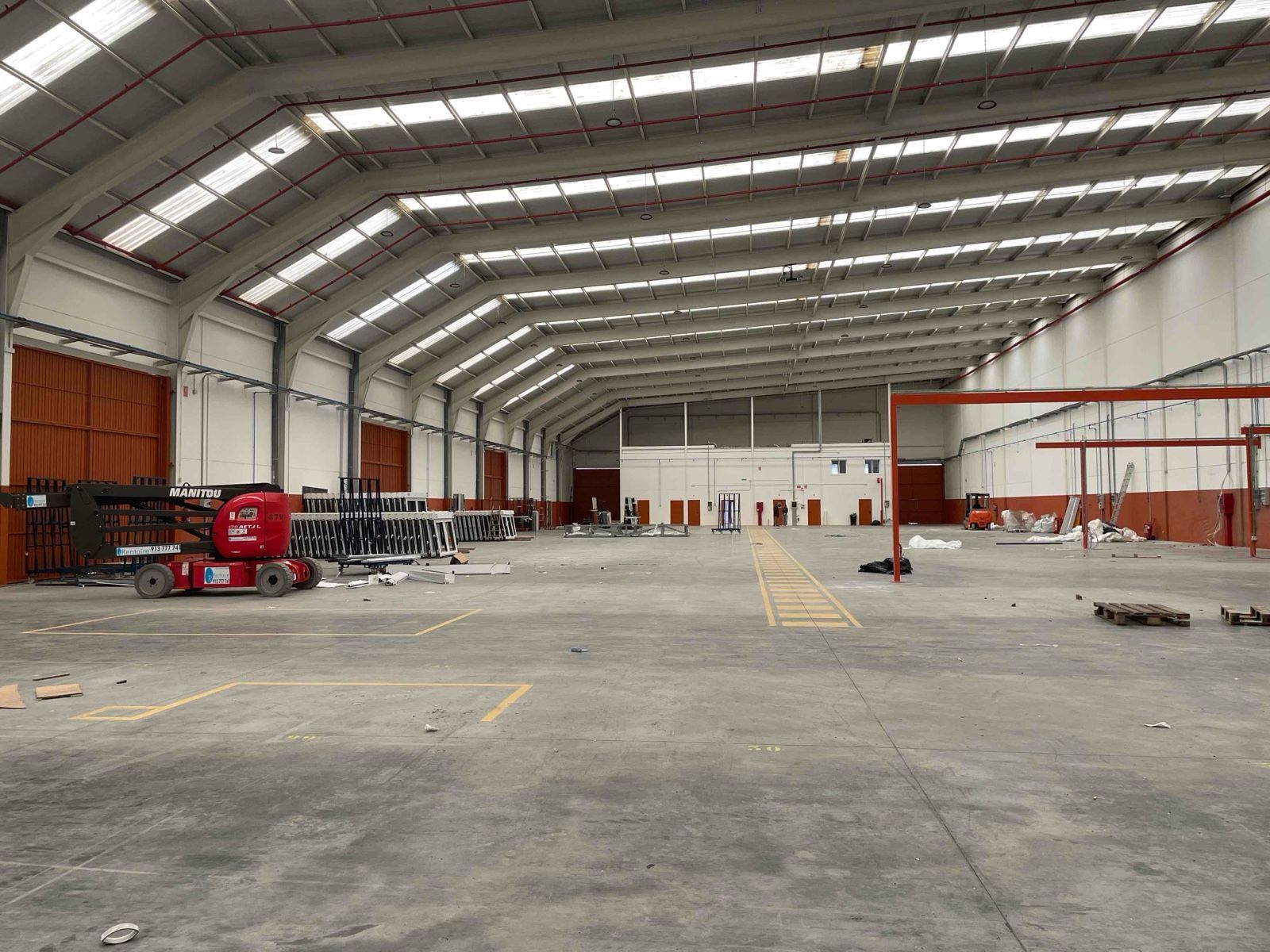 Industrial in Casarrubios del Monte, Toledo to rent Primary Photo- Image 1 of 15