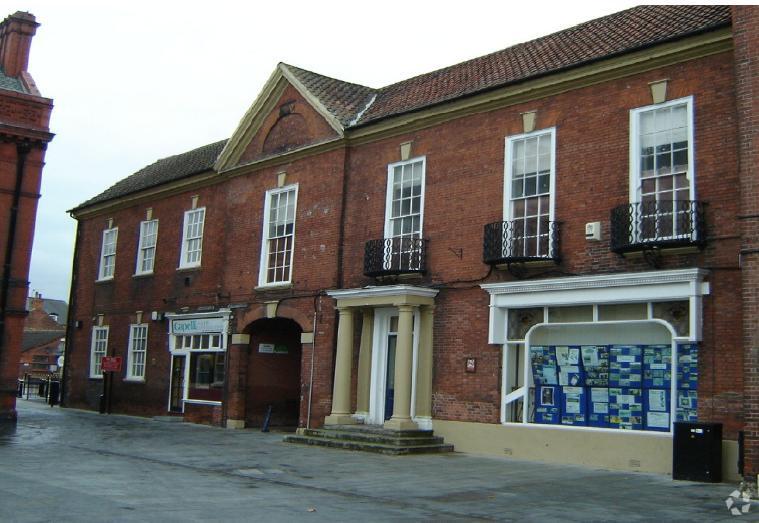 18-18A The Square, Retford to rent - Building Photo - Image 2 of 2