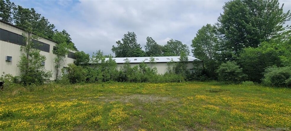 2051 Transit Rd, Burt, NY for sale - Building Photo - Image 1 of 1