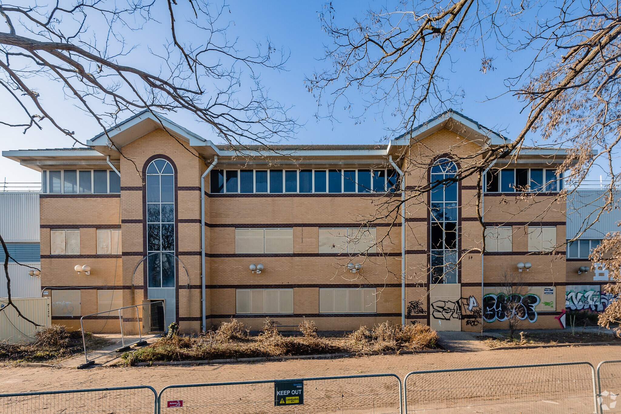 Pasadena Clos, Hayes for sale Primary Photo- Image 1 of 1