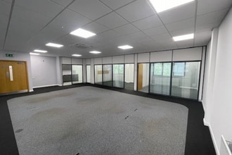 Molly Millars Ln, Wokingham to rent Interior Photo- Image 1 of 2