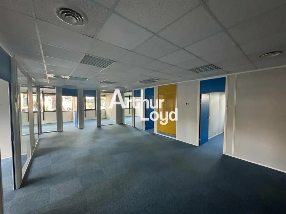 Vente Bureaux 230 m² - Photo 1