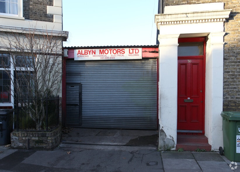 32 Albyn Rd, London to rent - Building Photo - Image 3 of 4