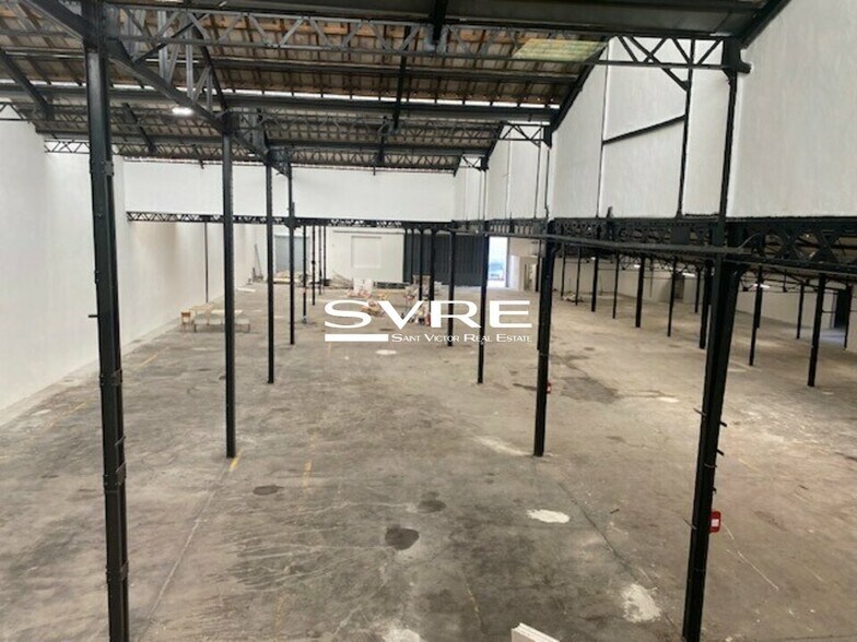 Light Industrial in Marseille to rent - Interior Photo - Image 3 of 5