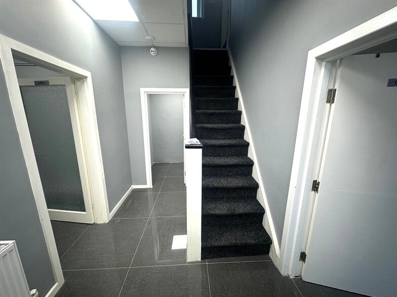 6 Wortley Moor Rd, Leeds to rent - Interior Photo - Image 3 of 8