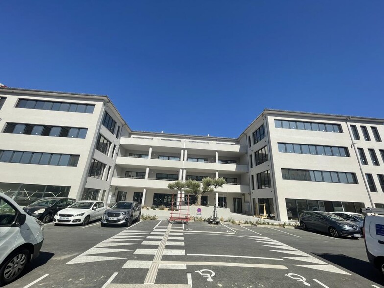 Office in Aubagne to rent - Building Photo - Image 2 of 7