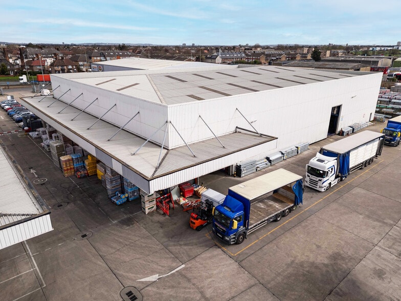 Ripple Rd, Barking to rent - Building Photo - Image 2 of 2