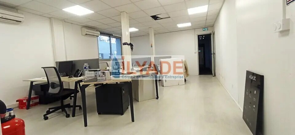Location Bureaux 120 m² - Photo 1
