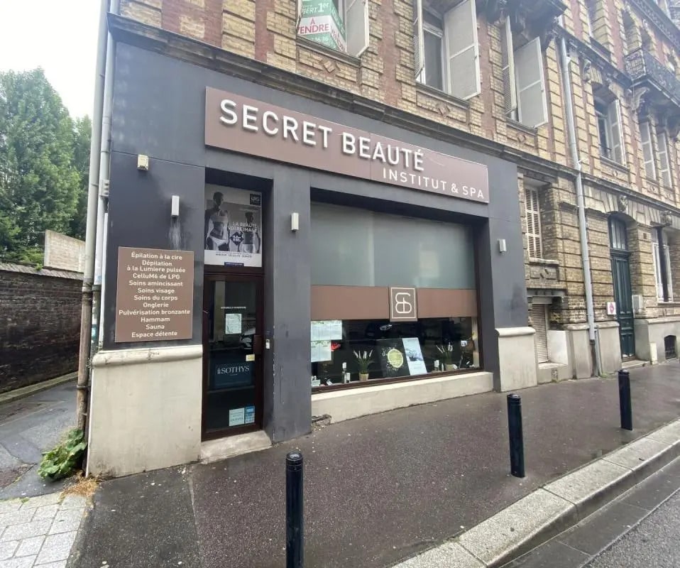 Location Commerce 240 m² - Photo 1