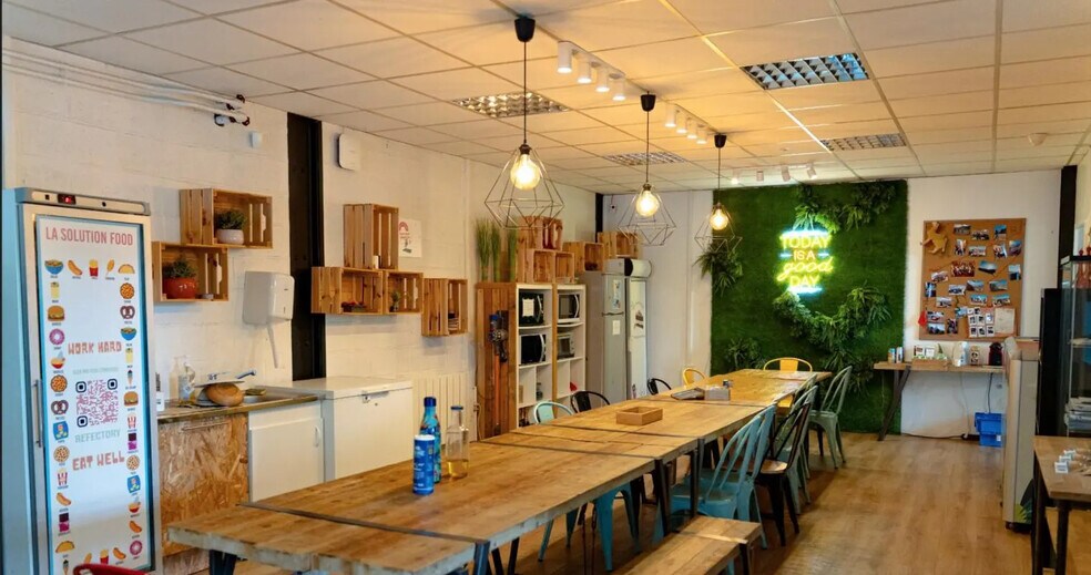 1 Rue De La Lucarne Saint Lazare, Saint-Witz to rent - Building Photo - Image 2 of 10