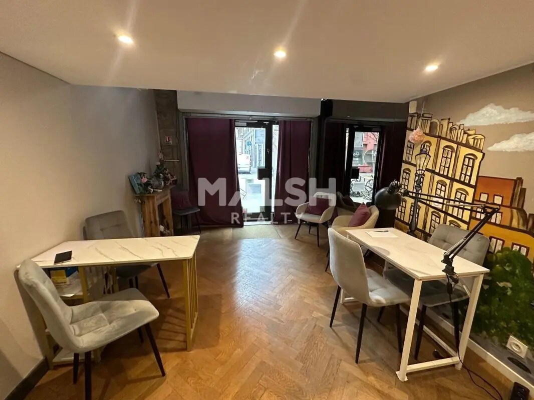 Retail in Lyon to rent Interior Photo- Image 1 of 5