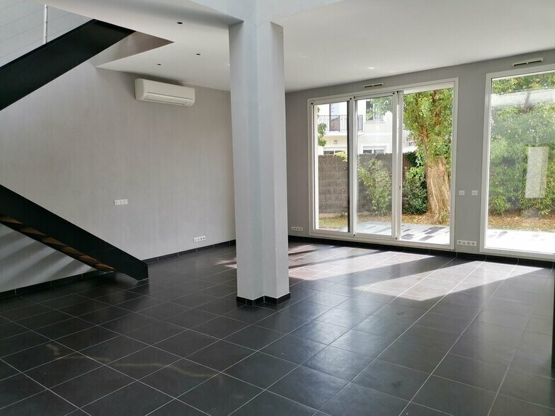 Office in Saint-Maur-des-Fossés to rent - Interior Photo - Image 2 of 5