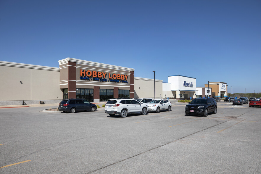 Emporia Pavilions, Emporia, KS for rent - Building Photo - Image 1 of 3