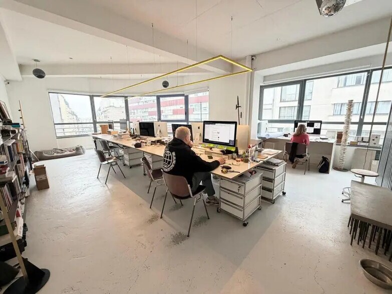 Light Industrial in Paris to rent - Interior Photo - Image 3 of 6