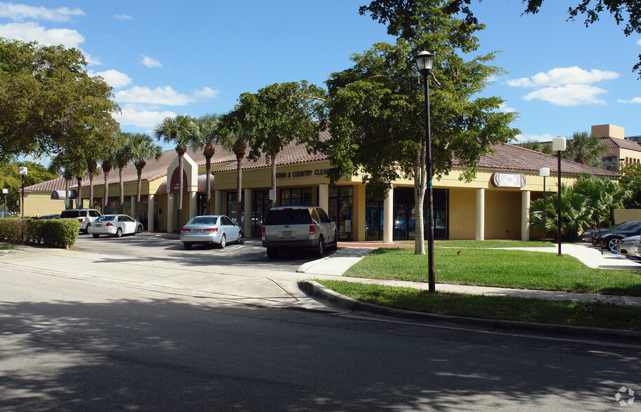 15503-15509 Bull Run Rd, Hialeah, FL for rent - Building Photo - Image 2 of 2