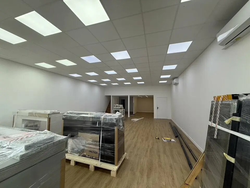 Location Commerce 219 m² - Photo 1