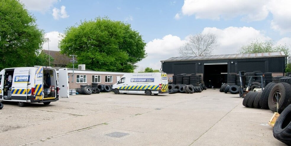 343 Hatton Rd, Feltham for sale - Building Photo - Image 1 of 1